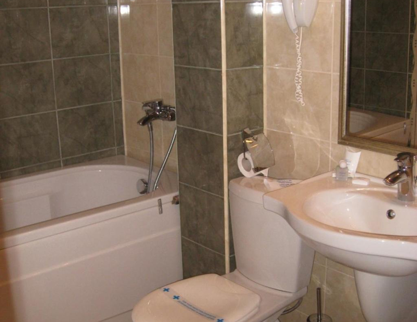 Imagen general del Hotel Elegance, Asenovgrad. Foto 7