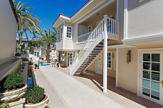 Imagen de los exteriores del Hotel Elegance East - Boutique Class. Foto 10