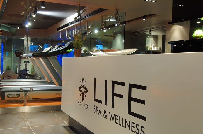 Imagen de la piscina del Hotel Elegance Hotels International. Foto 16