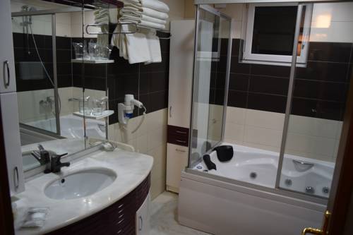 Imagen de la habitación del Hotel Elegance, Ilidža. Foto 6