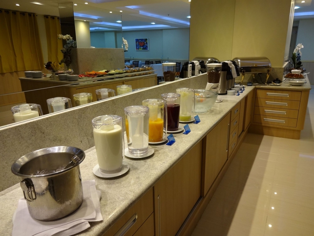 Imagen del bar/restaurante del Hotel Elegance Praia. Foto 4