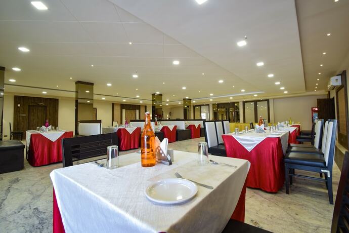 Imagen del bar/restaurante del Hotel Elegance Villa. Foto 3