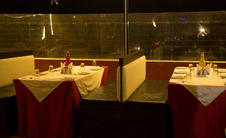 Imagen del bar/restaurante del Hotel Elegance Villa. Foto 6