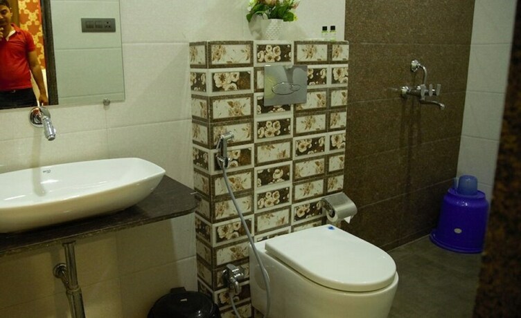 Imagen de la habitación del Hotel Elegance Villa. Foto 12
