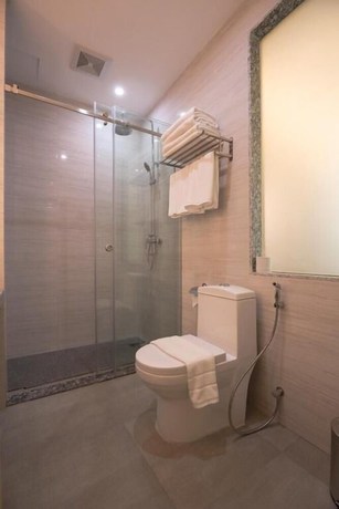 Imagen de la habitación del Hotel Elegant Airport Hotel. Foto 6