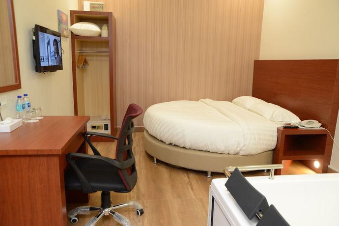 Imagen de la habitación del Hotel Elegant, Batu Pahat. Foto 18