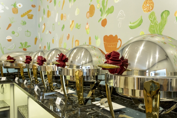 Imagen del bar/restaurante del Hotel Elegant. Foto 4