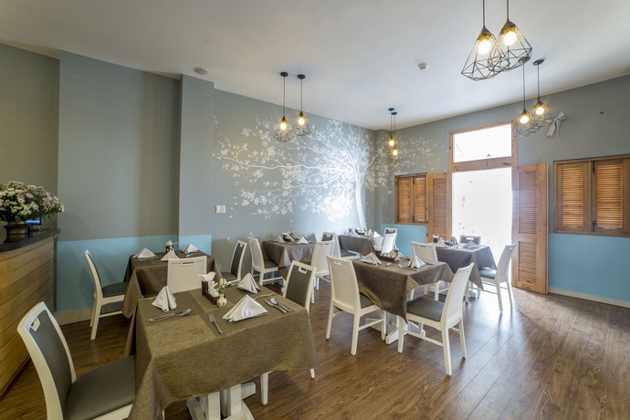 Imagen del bar/restaurante del Hotel Elegant. Foto 6