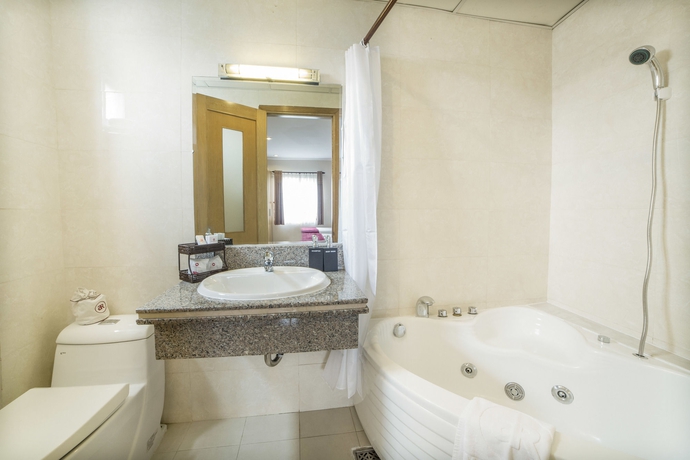 Imagen de la habitación del Hotel Elegant. Foto 13