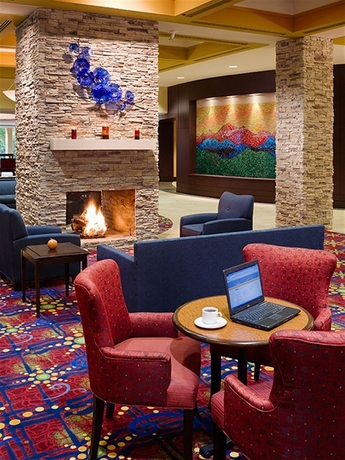 Imagen de los interiores del Hotel Elegante Conference and Event Center Colorado Springs. Foto 10