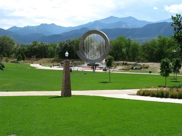 Imagen de los exteriores del Hotel Elegante Conference and Event Center Colorado Springs. Foto 7