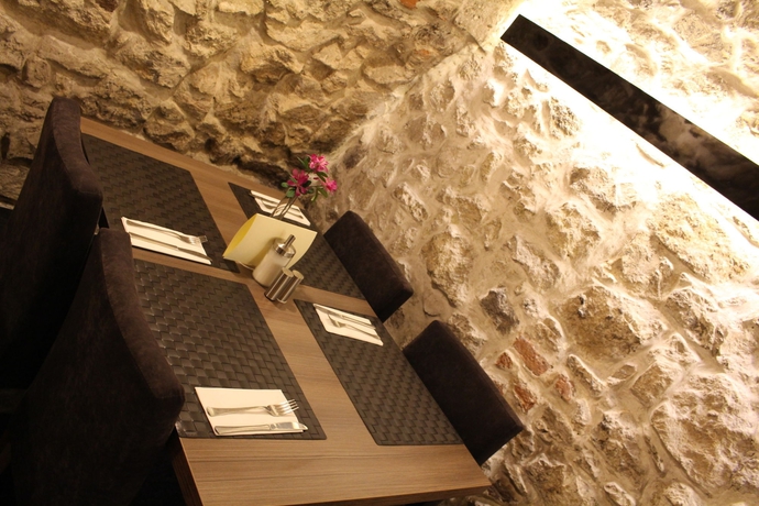 Imagen del bar/restaurante del Hotel Elektor. Foto 2