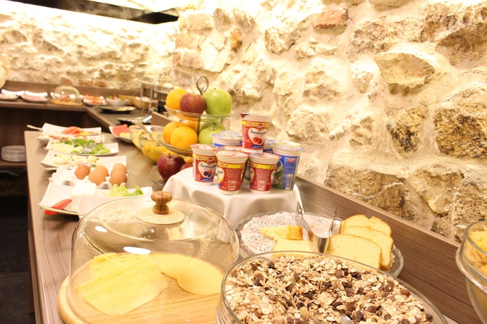 Imagen del bar/restaurante del Hotel Elektor. Foto 7