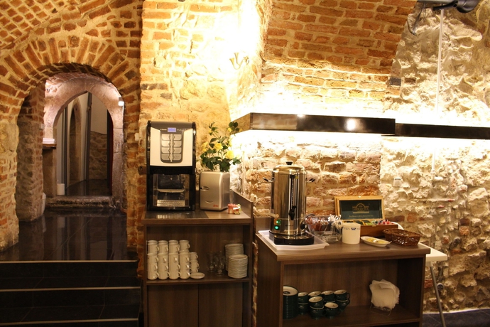 Imagen del bar/restaurante del Hotel Elektor. Foto 8