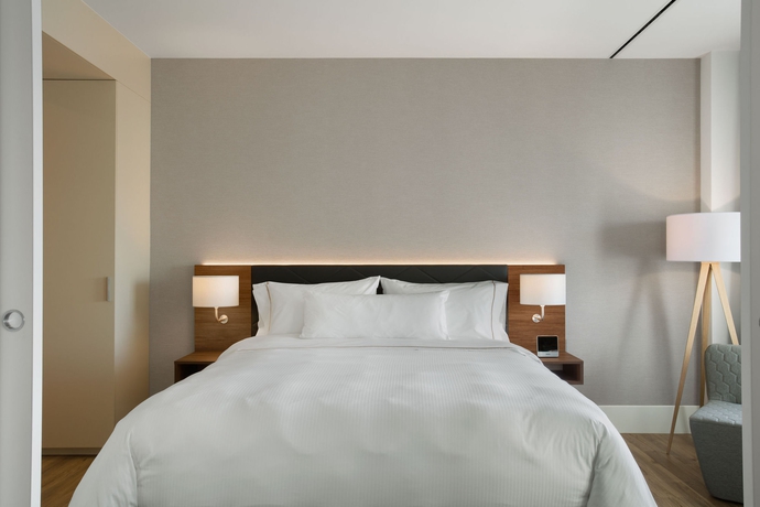 Imagen de la habitación del Hotel Element Amsterdam. Foto 10