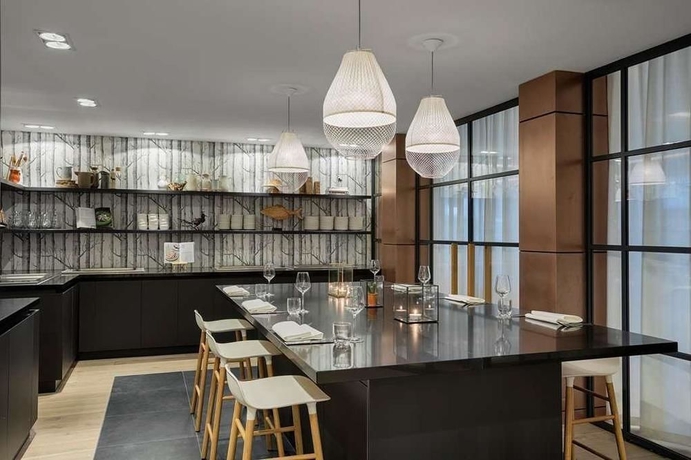 Imagen del bar/restaurante del Hotel Element Amsterdam. Foto 7