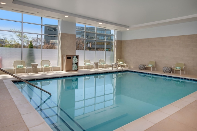 Imagen de la piscina del Hotel Element Atlanta Buckhead. Foto 19