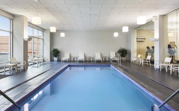 Imagen de la piscina del Hotel Element Boston Seaport District, A Marriott. Foto 16