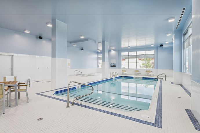 Imagen de la piscina del Hotel Element By Westin Calgary Airport. Foto 20