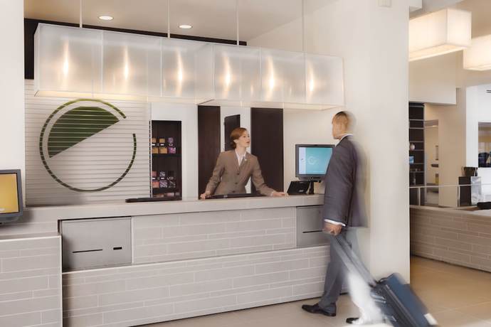 Imagen de los interiores del Hotel Element By Westin Calgary Airport. Foto 18