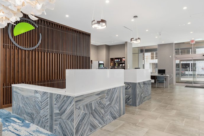 Imagen de los interiores del Hotel Element Hampton Peninsula Town Center. Foto 12