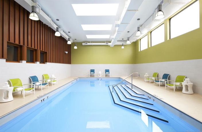 Imagen de la piscina del Hotel Element Harrison - Newark. Foto 16