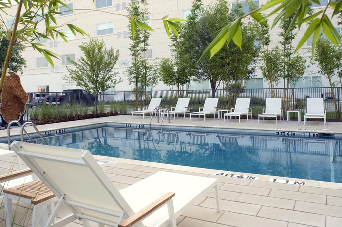 Imagen de la piscina del Hotel Element Houston Vintage Park. Foto 14