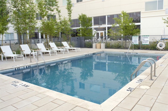 Imagen de la piscina del Hotel Element Houston Vintage Park. Foto 15