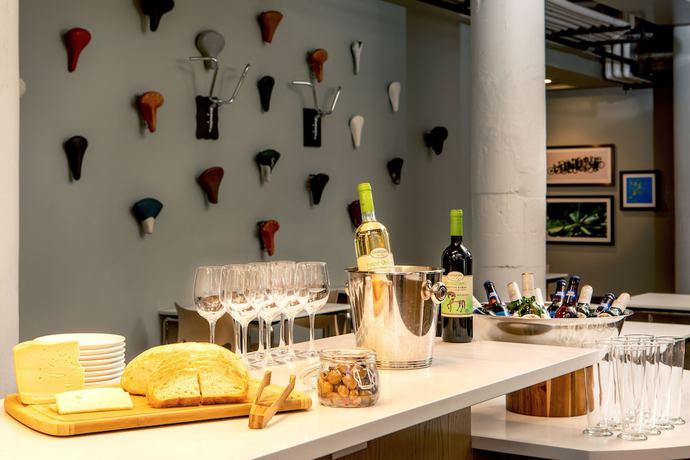 Imagen del bar/restaurante del Hotel Element Moline. Foto 9