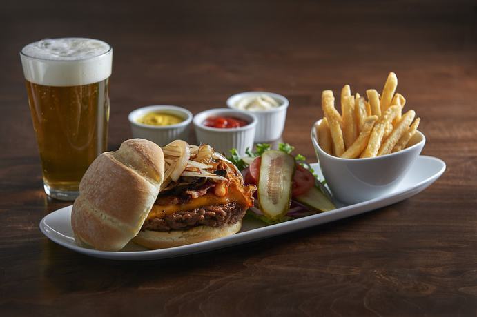 Imagen del bar/restaurante del Hotel Element Toronto Airport. Foto 7