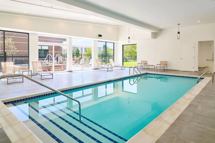 Imagen de la piscina del Hotel Element West Des Moines. Foto 11