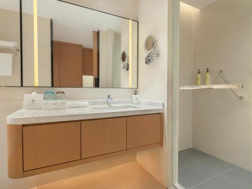 Imagen de la habitación del Hotel Element Yangjiang Hailing Island. Foto 15