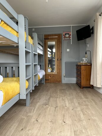 Imagen de la habitación del Hotel Elemental Surf Lodge. Foto 6