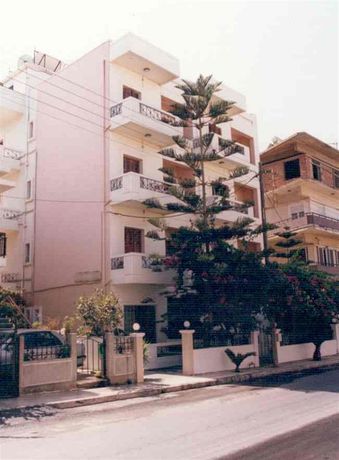 Imagen de los exteriores del Hotel Elena Apartments 'the Family'. Foto 5