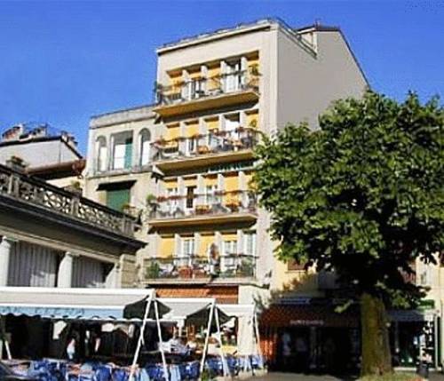 Imagen de la habitación del Hotel Elena, Binda. Foto 2