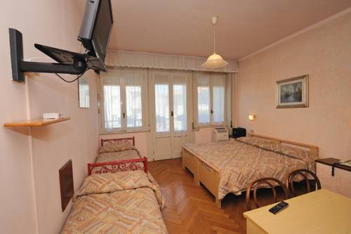 Imagen de la habitación del Hotel Elena, Binda. Foto 14