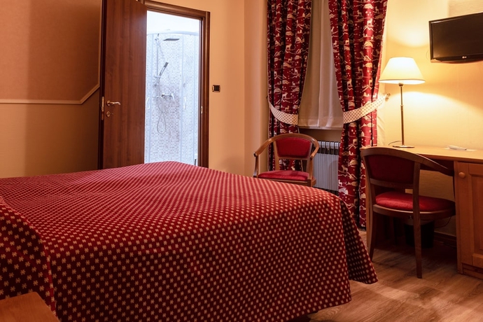 Imagen de la habitación del Hotel Elena, Cillian. Foto 3