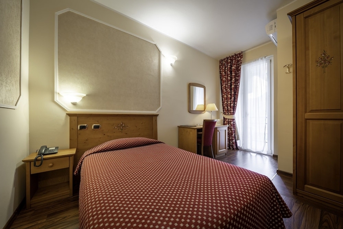 Imagen de la habitación del Hotel Elena, Cillian. Foto 6