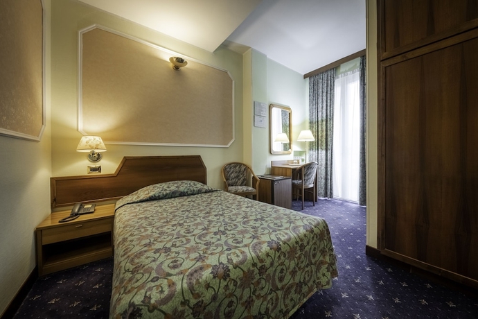 Imagen de la habitación del Hotel Elena, Cillian. Foto 7