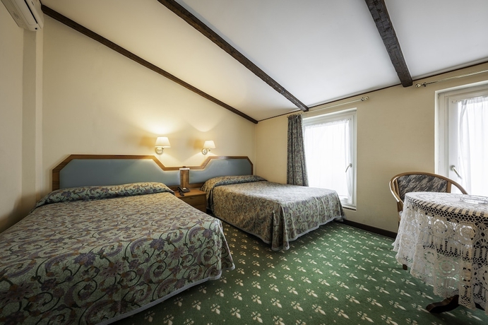 Imagen de la habitación del Hotel Elena, Cillian. Foto 9