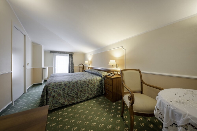 Imagen de la habitación del Hotel Elena, Cillian. Foto 10