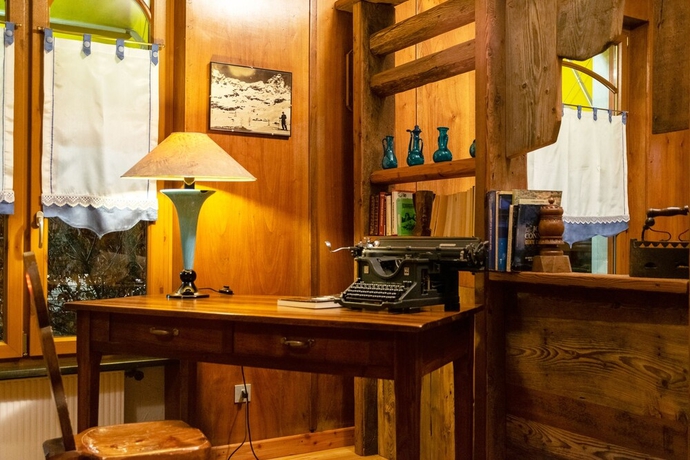 Imagen de los interiores del Hotel Elena, Cillian. Foto 13