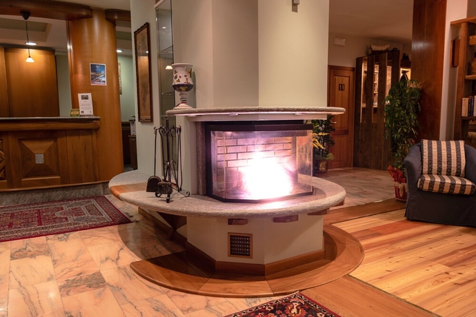 Imagen de los interiores del Hotel Elena, Cillian. Foto 14