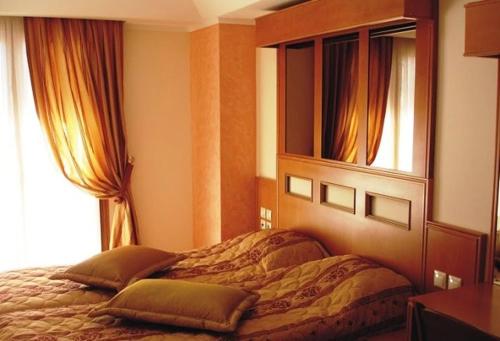 Imagen de la habitación del Hotel Elena, Koz&aacute;ni. Foto 7