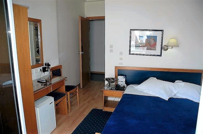 Imagen de la habitación del Hotel Elena, Lam&iacute;a. Foto 5