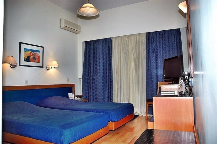 Imagen de la habitación del Hotel Elena, Lam&iacute;a. Foto 8