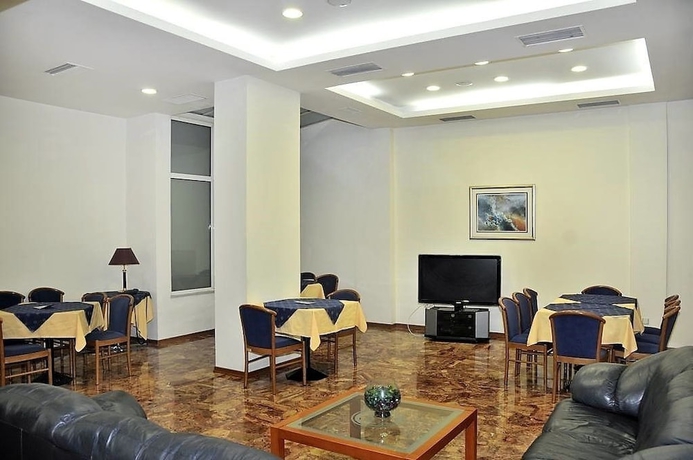 Imagen de los interiores del Hotel Elena, Lam&iacute;a. Foto 18