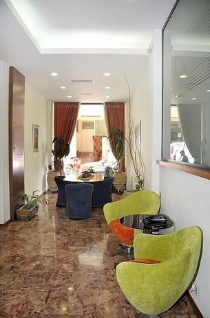 Imagen de los interiores del Hotel Elena, Lam&iacute;a. Foto 19