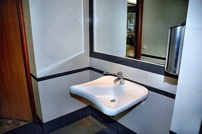 Imagen de la habitación del Hotel Elena, Lam&iacute;a. Foto 13