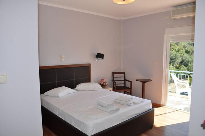 Imagen de la habitación del Hotel Elena, Lokroi. Foto 14